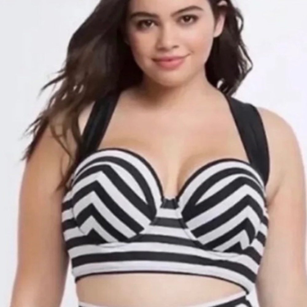 Striped Bikini Top 🖤